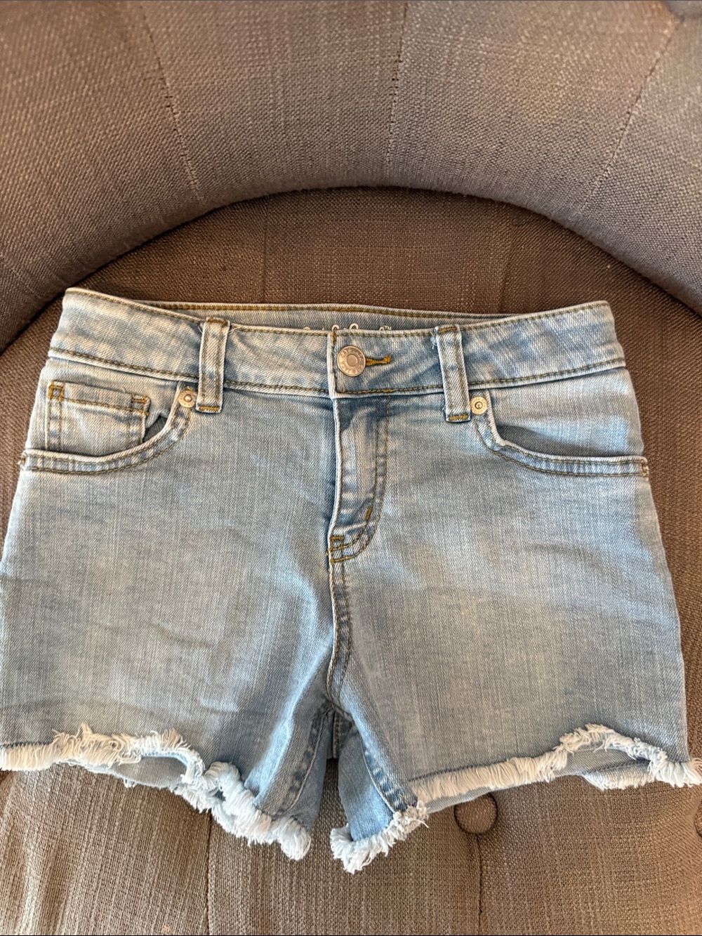 Cat & Jack Light Wash Denim Frayed Hem Girls shorts size 8